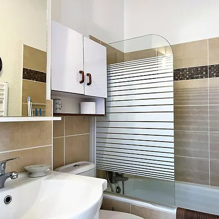 Appartement Charmant T2 Avec Terrasse, Piscine Et Parking - 4 Couchages - - Fr-1-251-524 *